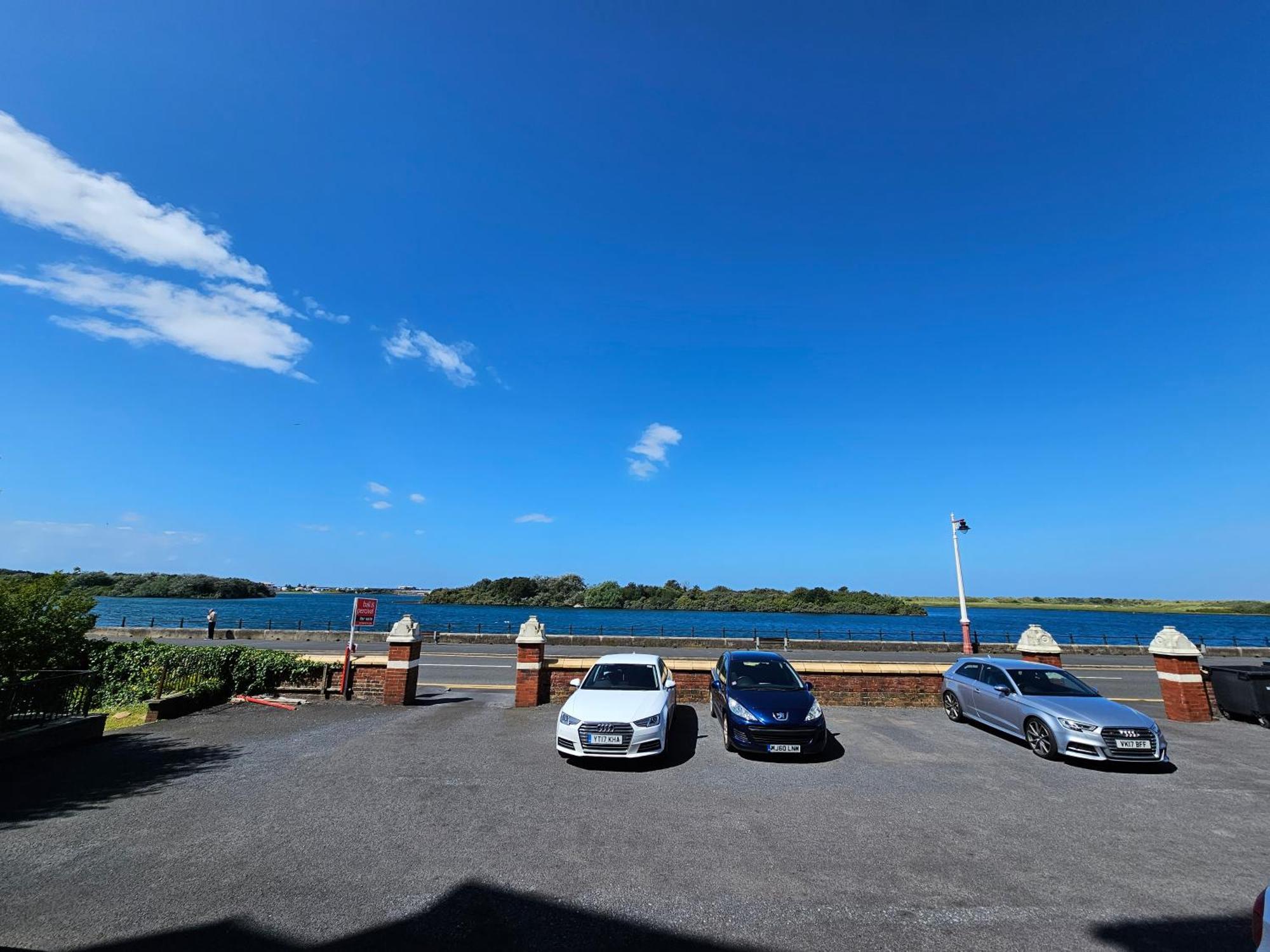 2 Bed Apartment Lakeside On The Promenade Southport Exterior foto